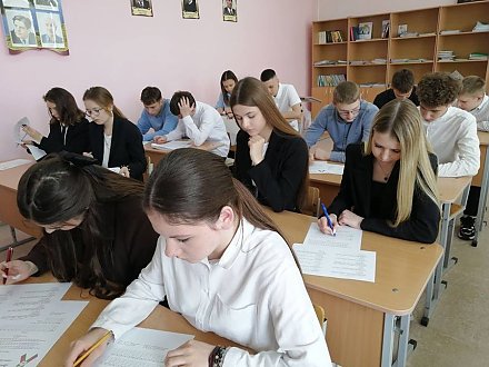 Вороновские школьники присоединились к международному историческому «Диктанту Победы»