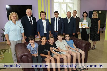 Подарки под НОВЫЙ учебный ГОД. В гостях у воспитанников и работников Радунского СПЦ с благотворительной миссией побывали руководители местной власти и представители профсоюза АПК