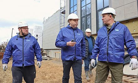 Руководство области присоединилось к республиканскому субботнику на стройплощадке онкодиспансера в Гродно