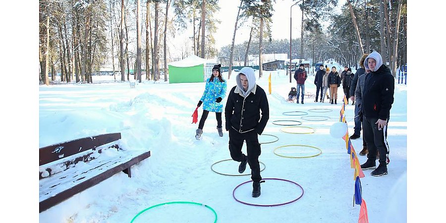 Спорт объединяет. Более десятка молодежных команд собрал в Пышках спортивный праздник "Зимние забавы"