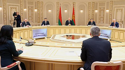 Александр Лукашенко: нужно найти возможности без лишних посредников выстроить логистику с Камчаткой