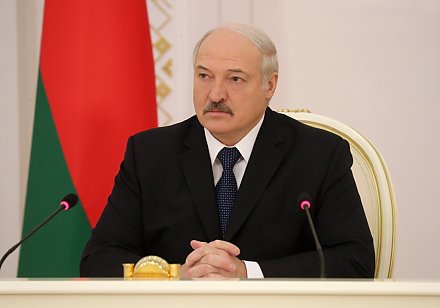 Демографическую ситуацию и поддержку семей с детьми обсуждают на совещании у Лукашенко