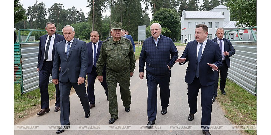 Александр Лукашенко сегодня в Оршанском районе посещает предприятия ВПК