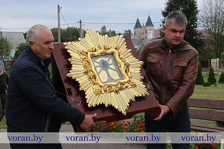 В Вороново прибыл Годеновский крест с частичкой мощей святителя Николая и точный список Чудотворного образа Жировичской иконы Божией Матери 