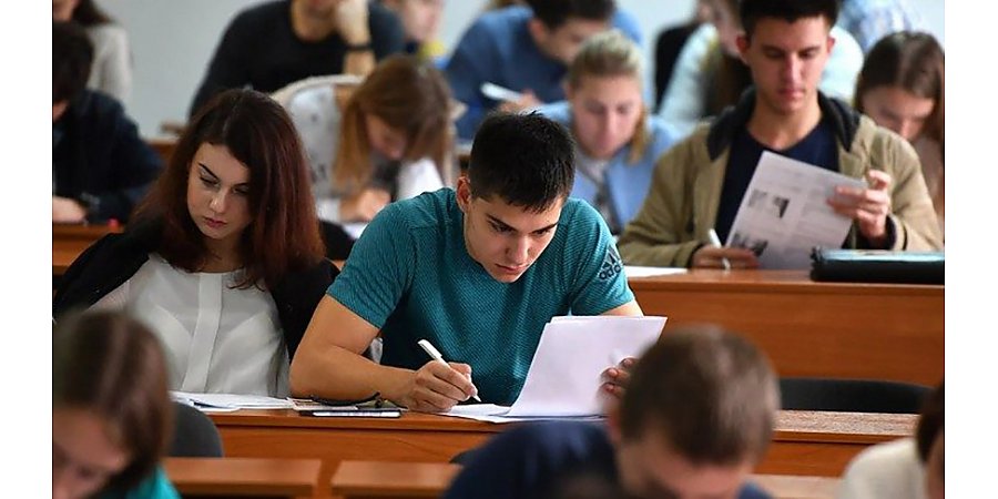 В Литве непривитых студентов обязали сдавать COVID-тесты за свой счет