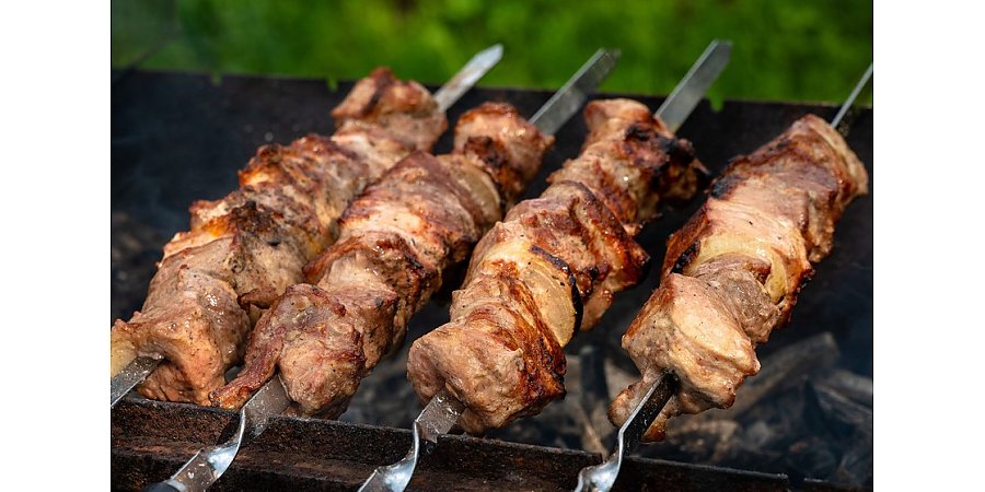 В МЧС рассказали, можно ли пожарить шашлык во дворе многоэтажки и на балконе