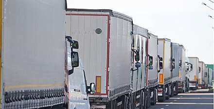 Около 2200 единиц грузового транспорта ожидают въезда в Литву