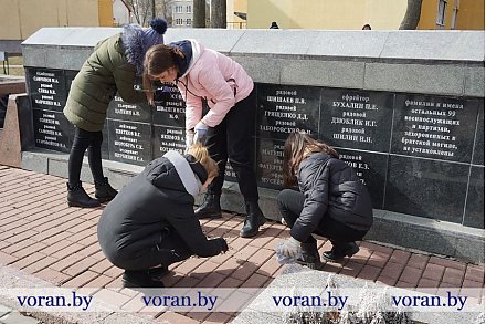 В преддверии Дня памяти хатынской трагедии в Вороновском районе прошла акция по наведению порядка на воинских захоронениях