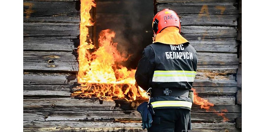 Фотофакт: К 170-летию пожарной службы Беларуси Гродненское областное управление МЧС подготовило показательные выступления