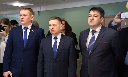 Возможности дополнительного образования, работа психологов, открытие ресурсных центров – такой спектр вопросов обсудили на итоговой коллегии главного управления образования