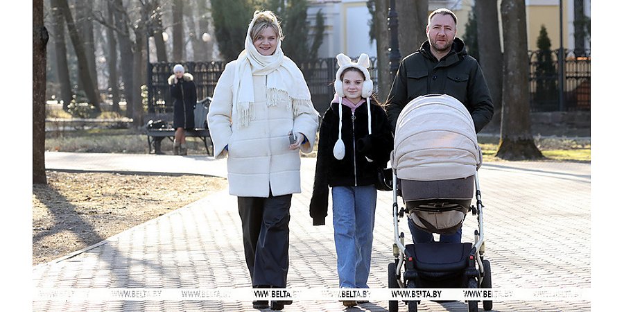 Александр Лукашенко: при любых условиях государство и дальше будет поддерживать материнство и детство