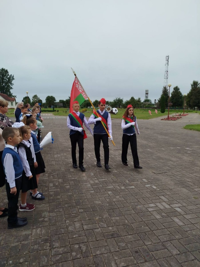 Клайши БШ знамённая группа.jpg Клайши БШ знамённая группа.jpg