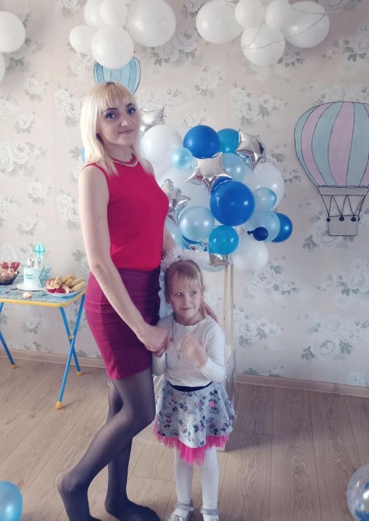 Алена Шалагинова и дочь.jpg