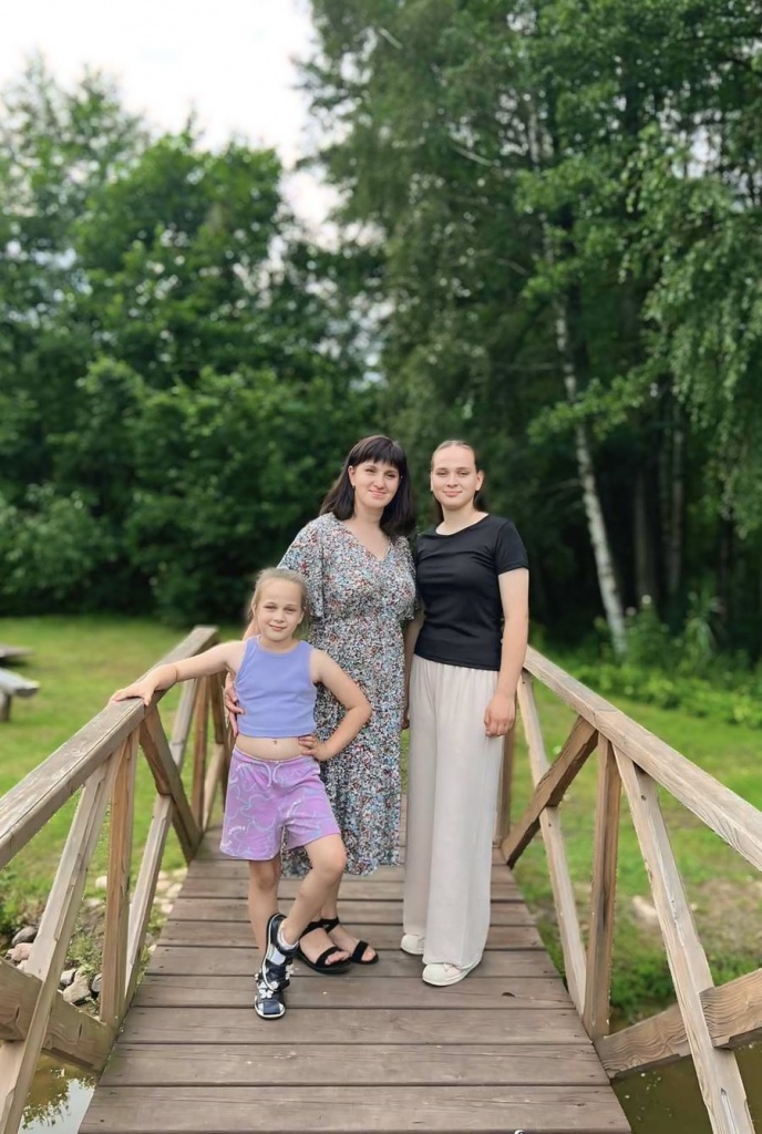 Мама-Елена Стефанович Дочери- Анастасия, Наталья.jpg