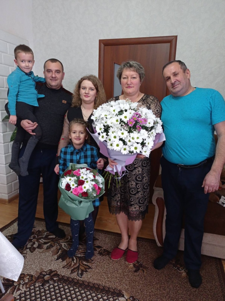 Ирена Лукашевич и ее семья.jpg