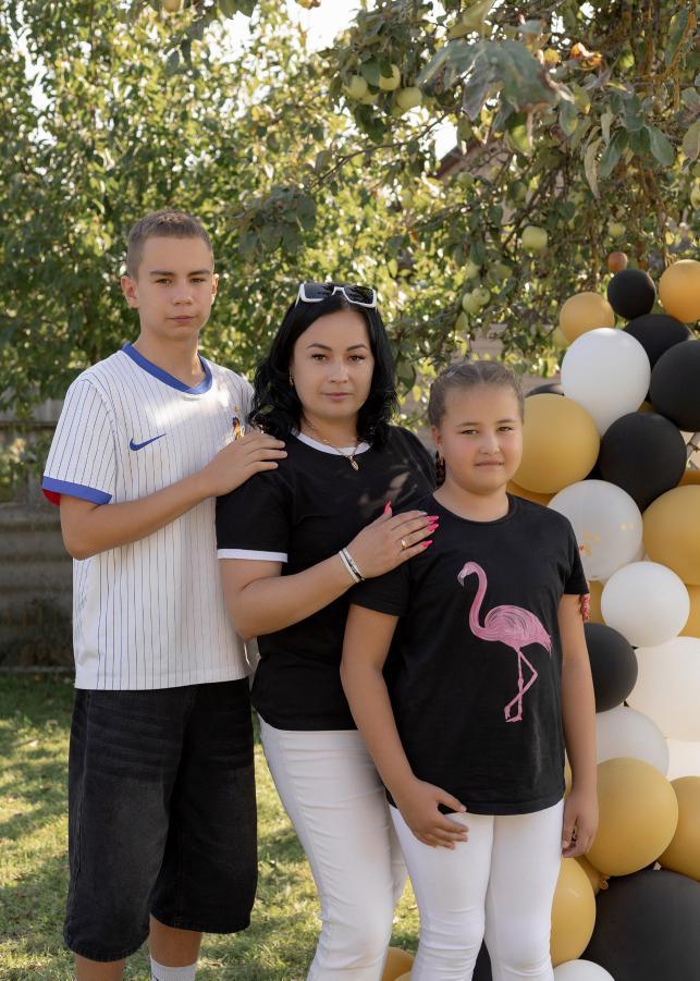 2 Зарина Васюкевич с детьми.jpg