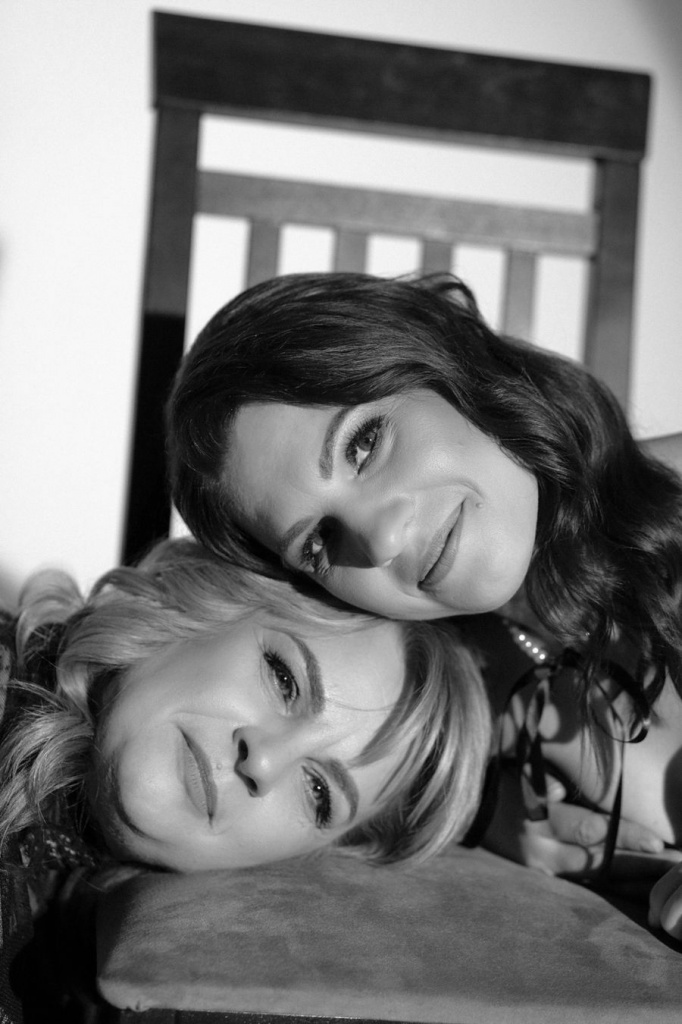 Мама Ирина на фото и я Эрика.jpg