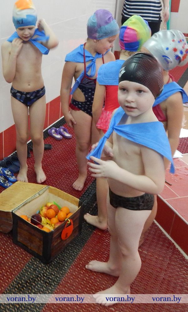 фрукты в сундуке